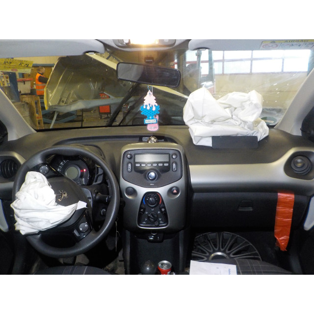 Raammechaniek elektrisch links voor Peugeot 108 (2014 - heden) Hatchback 1.0 12V (1KRFE(CFB))