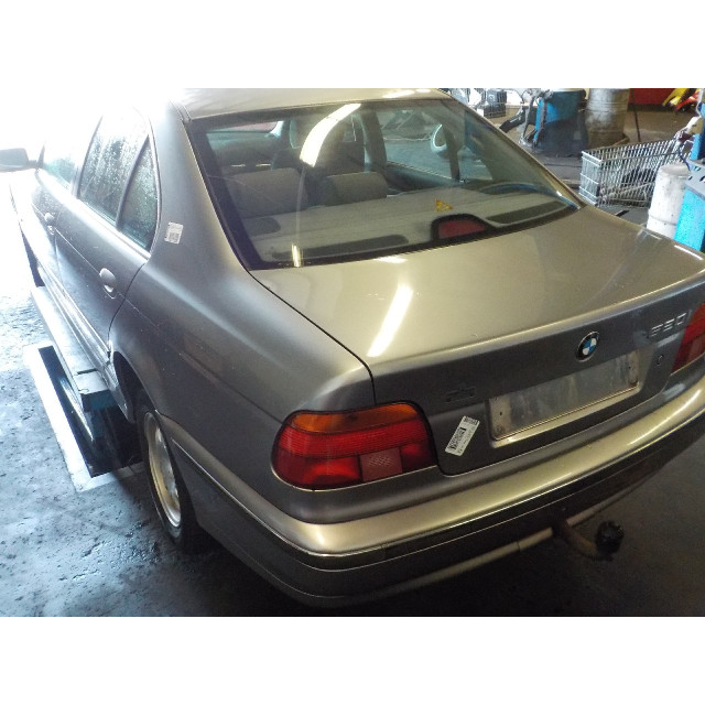 Aandrijfas links achter BMW 5 serie (E39) (1996 - 2003) Sedan 520i 24V (M52-B20(206S3))