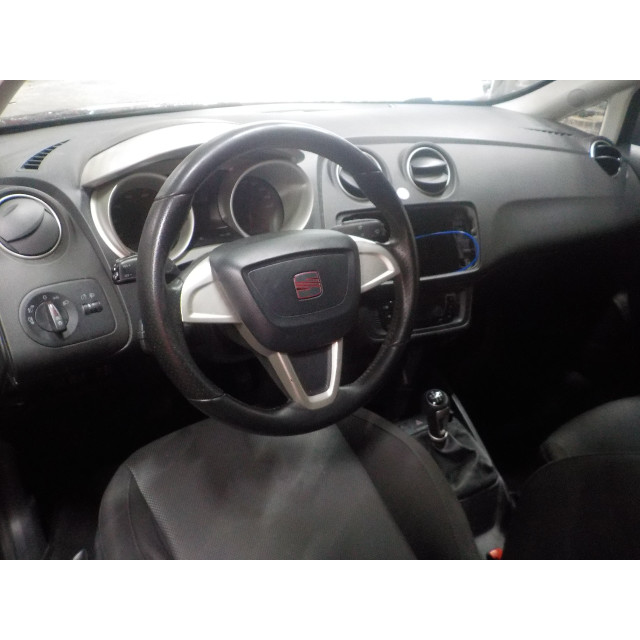 Wielnaaf links voor Seat Ibiza IV SC (6J1) (2008 - 2015) Hatchback 3-drs 1.4 16V (BXW)