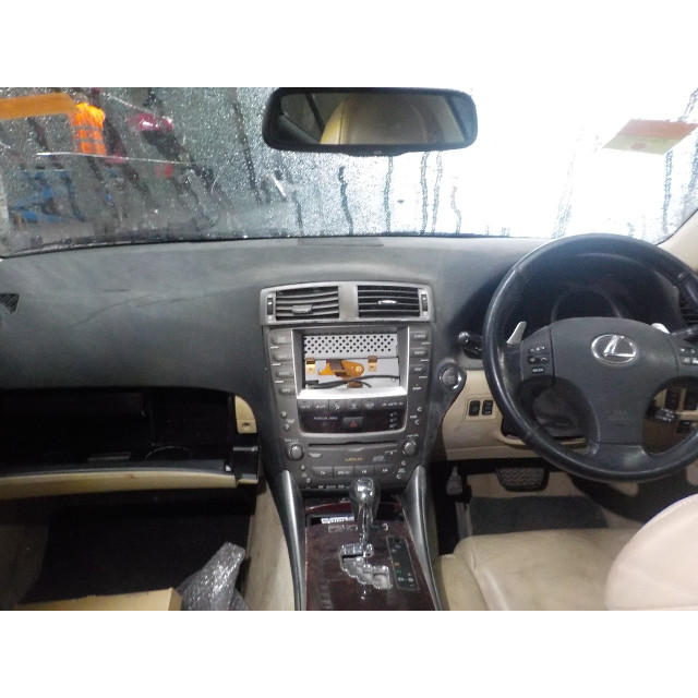 Veiligheidsgordel rechts voor Lexus IS (2005 - 2013) Sedan 250 2.5 V6 24V (4GRFSE)